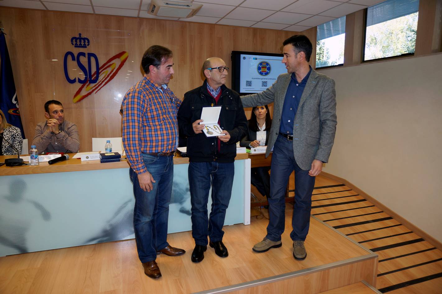 Jes&uacute;s Javier Ederra es homenajeado por la Real Federaci&oacute;n Espa&ntilde;ola de Deportes de Invierno